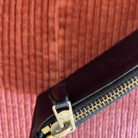 Small black pebble leather Coach zipper pouch - Picture 4 of 6